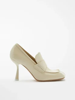 Mocassino con tacco in vernice