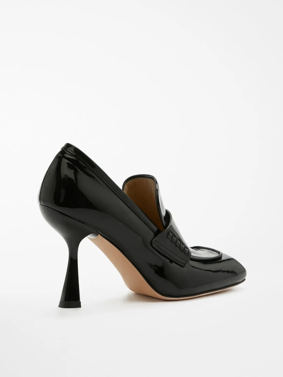 Mocassino con tacco in vernice